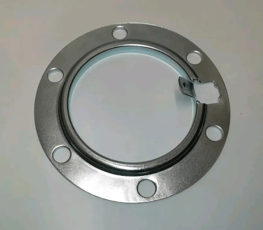 Steering wheel horn adapter plate for aftermarket hub adapters